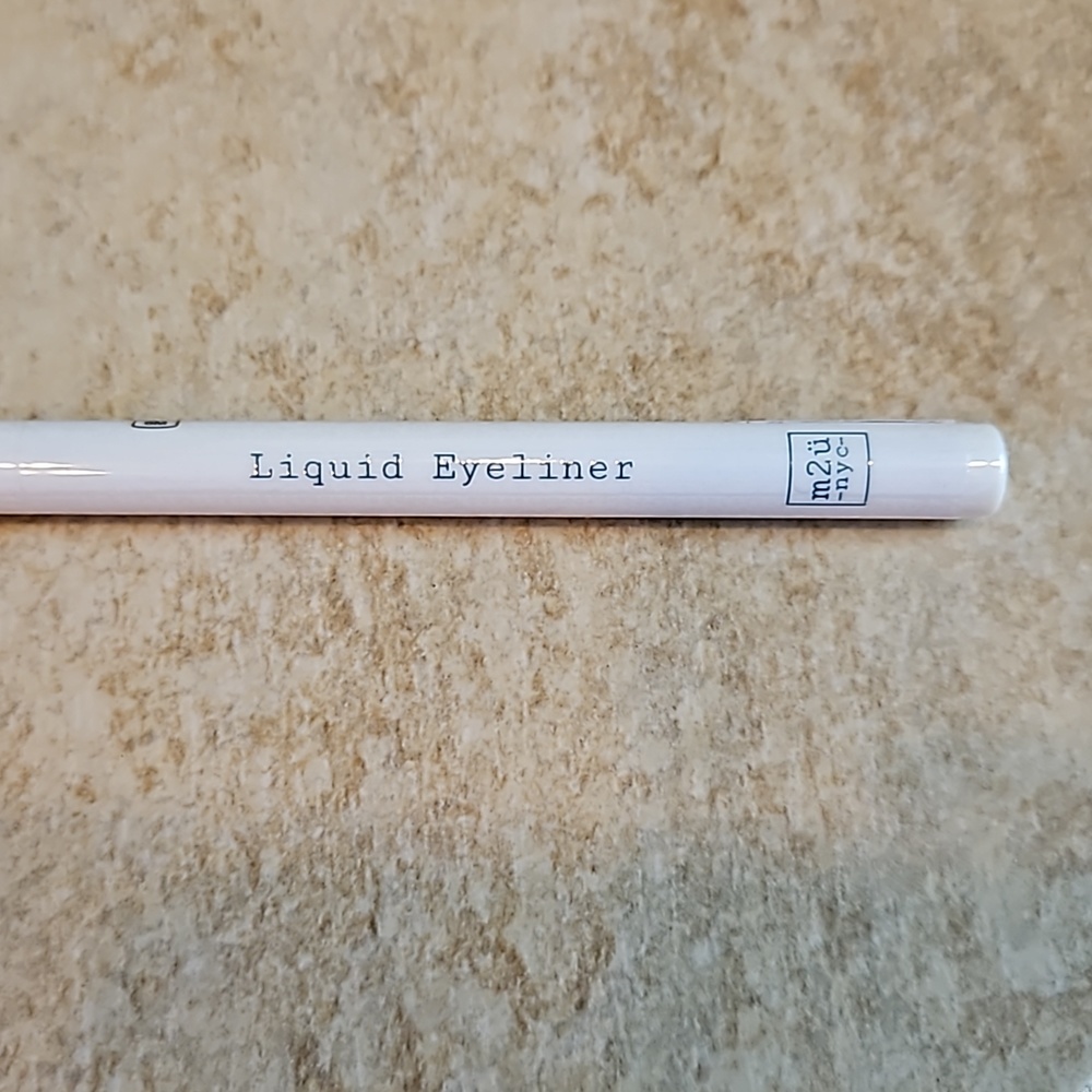 m2u nyc Liquid Eyeliner Black